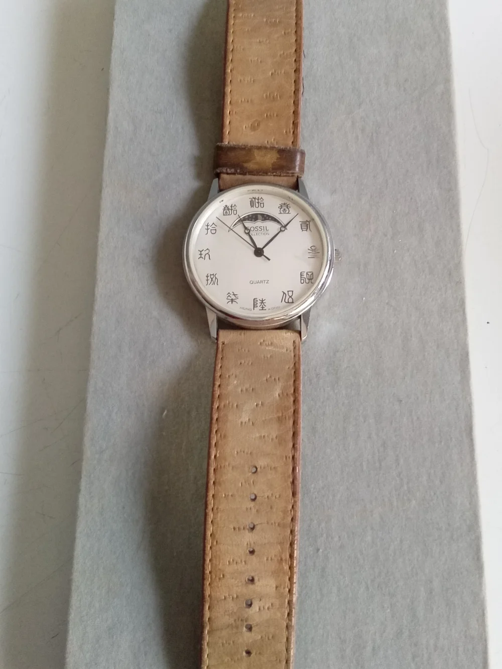 Fossil Collection Moon Phase Watch Chinese Characters Silver White Tan Leather